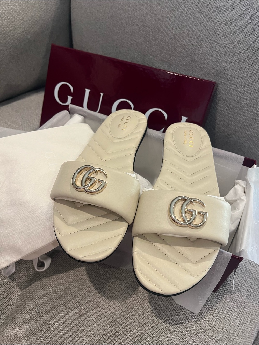 New Gucci Cream Leather GG Marmont Slide Sandals Nappa Matelasse